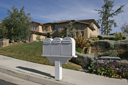 Bobi Classic (B) Rear Access Mailbox White